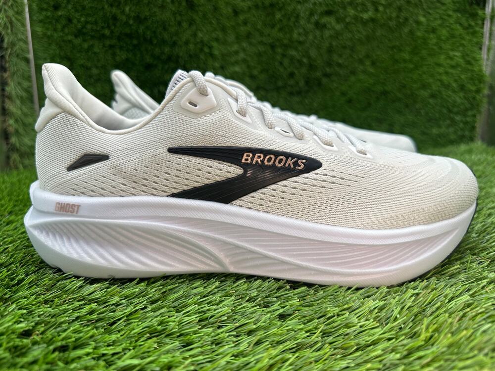 Brooks Ghost 18 1204821B105 Athletic Sneaker Women's 8.5B White Knit Training